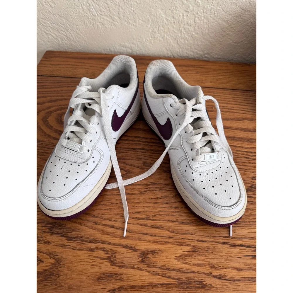 Nike‎ Air Force 1 Low White Burgundy Leather Sneakers Womens Size 7